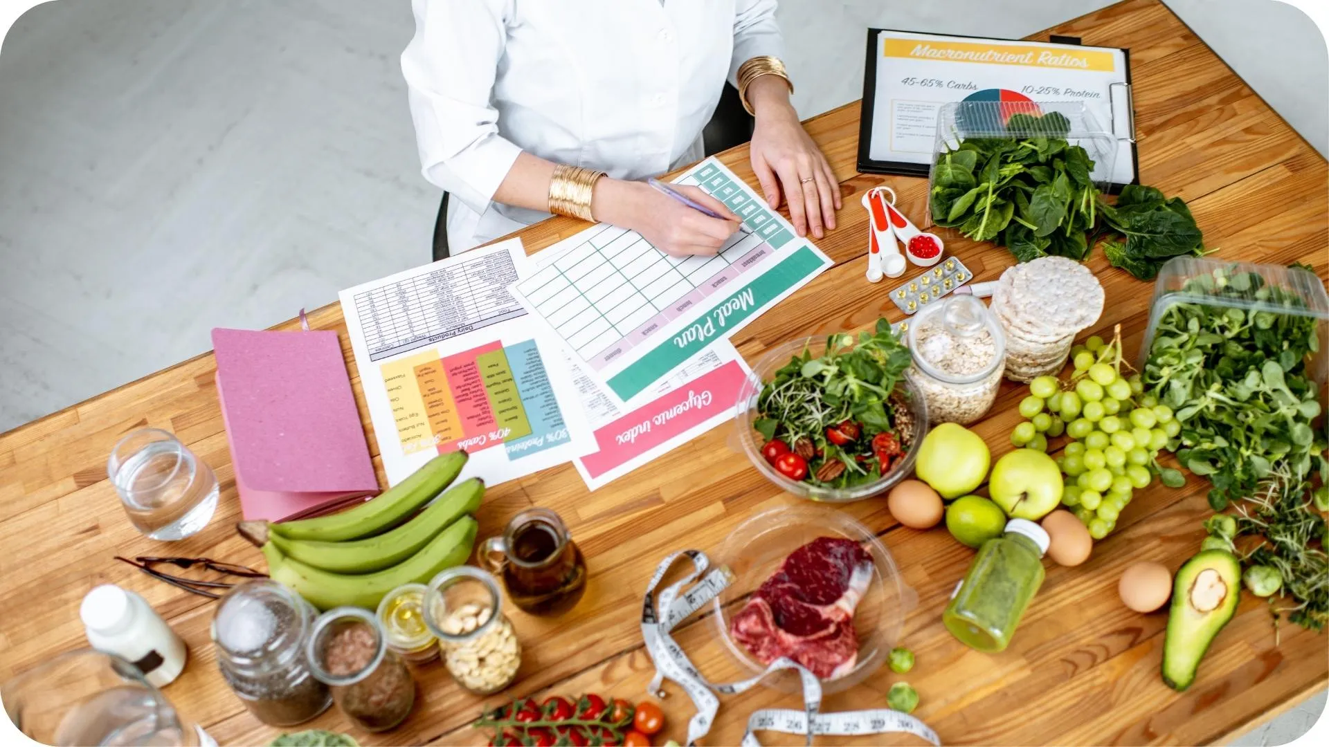 Single-person weekly meal planner pages